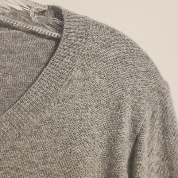 J. Crew Mercantile | Men's Gray Wool Blend Round Neck Sweater (Size Large) - Picture 4 of 13